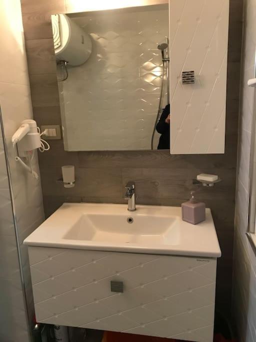 Warm Apartment In The Center Of Tirana City Eksteriør bilde